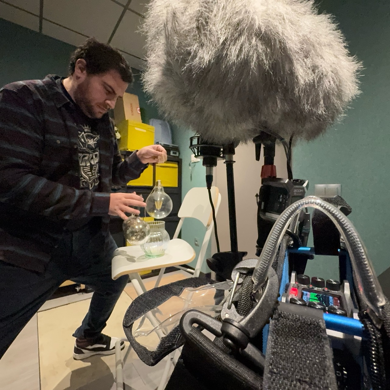 Álvaro de Iscar recording different glass objects with several microphones during a sound effects session for a film.